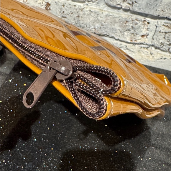 The Medium Brown Bag Bloomingdale’s Zip Closure - Picture 4 of 7